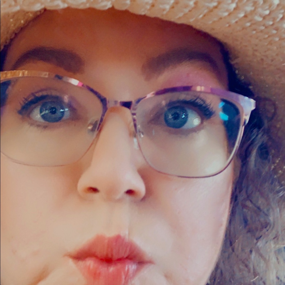 Meet your Posher, Rebecca